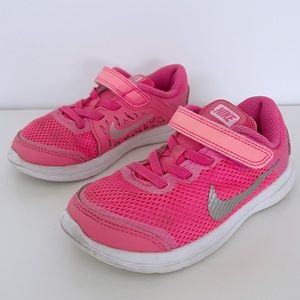 Kids Nike Shoes (sneakers, tennis shoes) - size 10